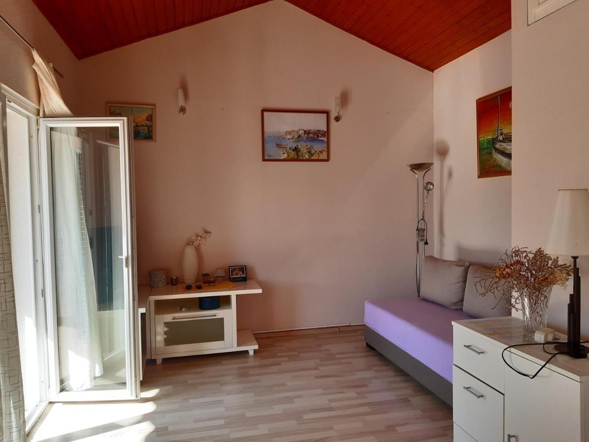 Apartment Mirjana *